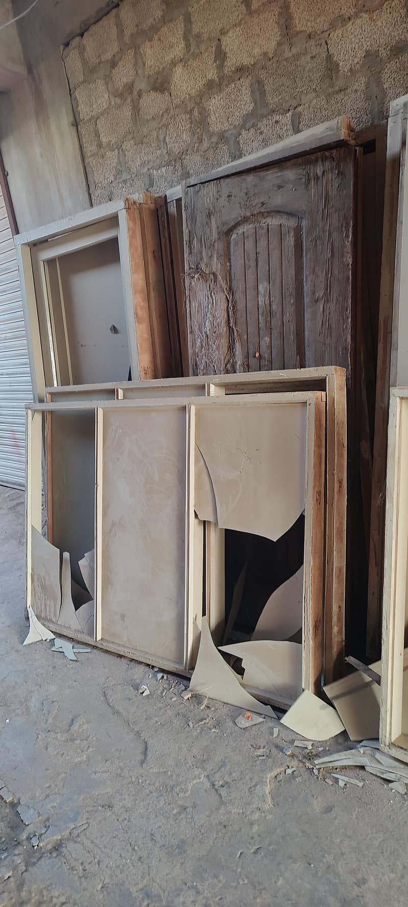 لکڑ کے دروازے چکاٹ کے ساتھ 7