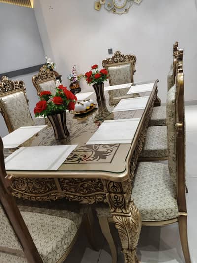 Dining table for sale