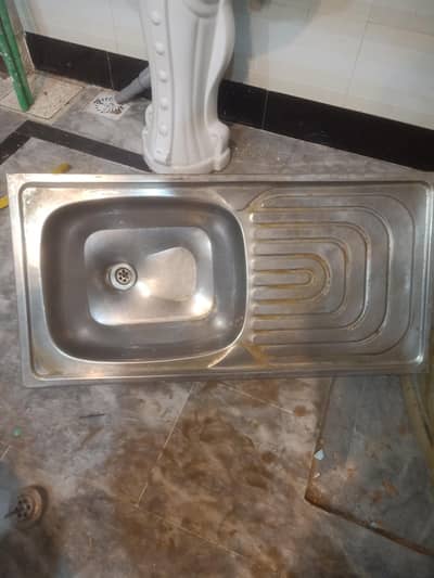 steenlessteel sink in good condition stander size