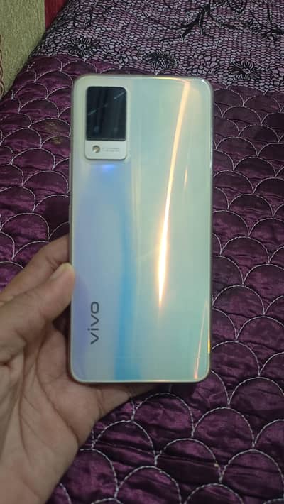 Vivo V21