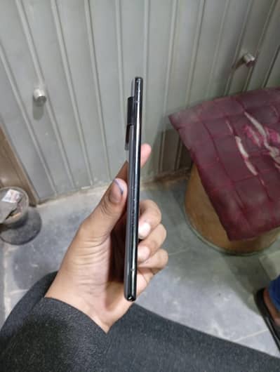 Googlepixel 6pro dot wala panel laga howa phone chlana ma koi malsa ni