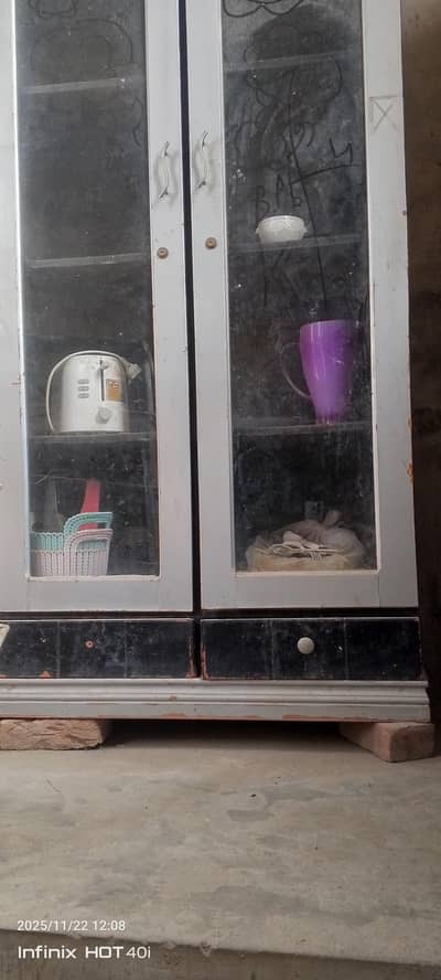 showcase with good condition