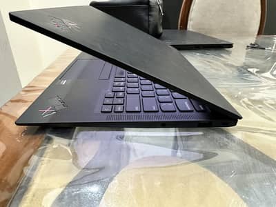 Lenovo x1 carbon i7-12th