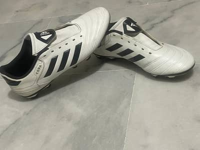 addidas football shoes in uk 7.5 size,slightly used.