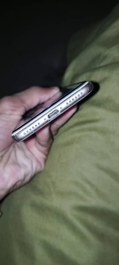 iphone 8 64GB golden color