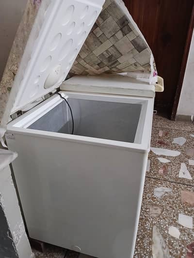 deep freezer complete ok new condition never used to much