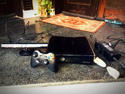 xbox 360 slim 36 Games and sensor full box and all accessories 3 cd