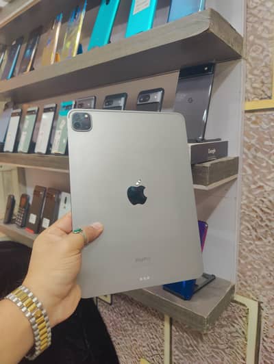 ipad pro m2. . 128gb. . with box