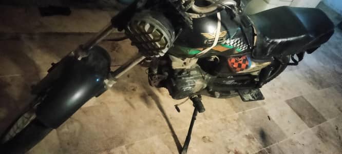 super star delx bike 125cc 5 gear wali Karachi 03188308655 only call