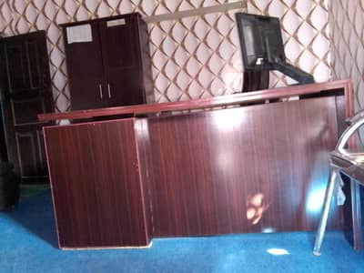 reception tables used to sit in front and back