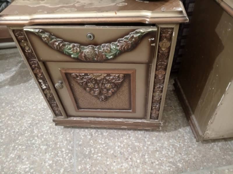 bed side tabel 3