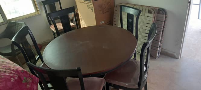 Round Wooden Dining Table with 5 Wooden Chairs – Good Condition