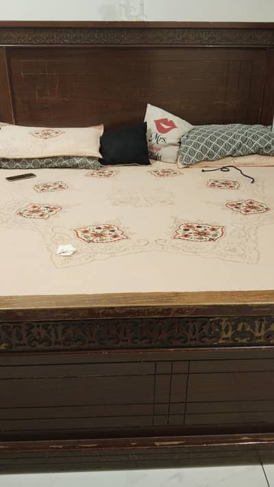 bed and cupboard set condition 9/10 only serious people contact me