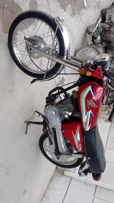 Honda CG 125cc urgent for sale contact WhatsApp,,03267515434