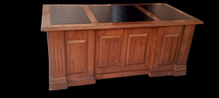 EXECUTIVE TABLES OFFICE TABLE 2