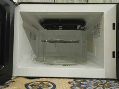 Microwave oven with Grill