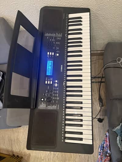 Yamaha piano psr e373 with stand lush condition