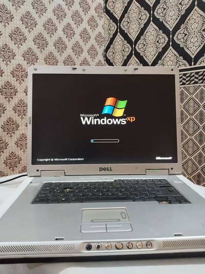Dell laptop Inspiron  9300 window XP installed 4gbram  200gh storage