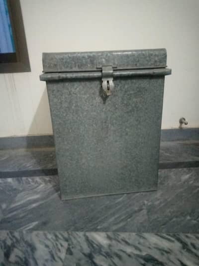 80 kg Flour storage trunk