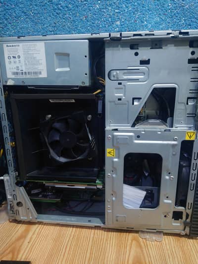 SFF i5 6th Gen Gaming PC 16GB DDR4 RX 550 4GB Redragon Keyboard+mouse