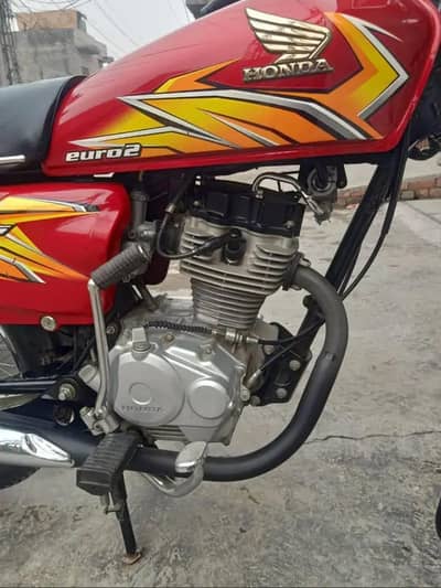 HONDA CG 125 . . GOOG CONDITION. . NEW TYRE