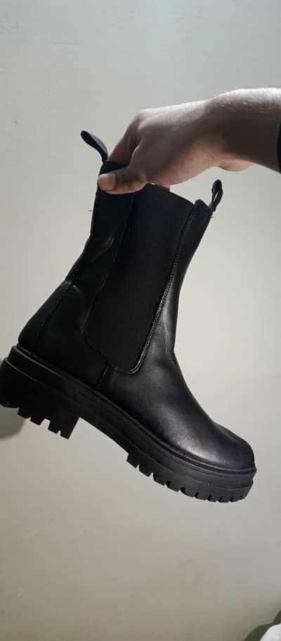 I am selling my black aura Chelsea boots