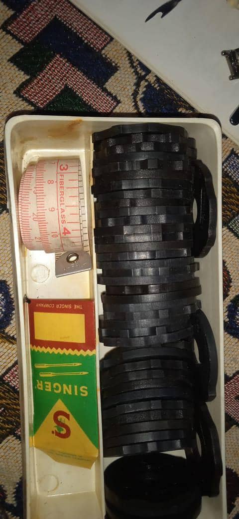 Sewing Singer machine 3