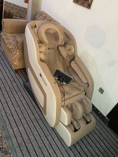 JC Buckman IndulgeUs Full Body Massage Chair (1-Year Warranty)