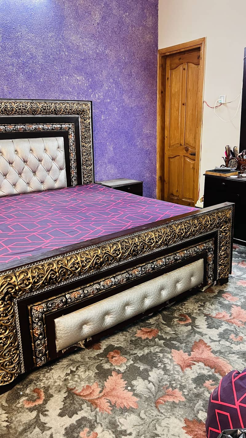 Bed with dressing table 2