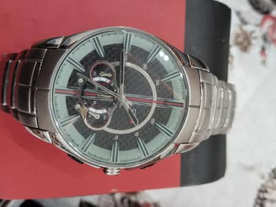 Stainless steel cases. Mineral crystal glass over the dial.