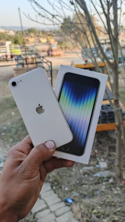 iPhone Se 3rd Generation 2022 With Box and Original Cable