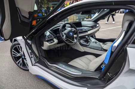 white color i8