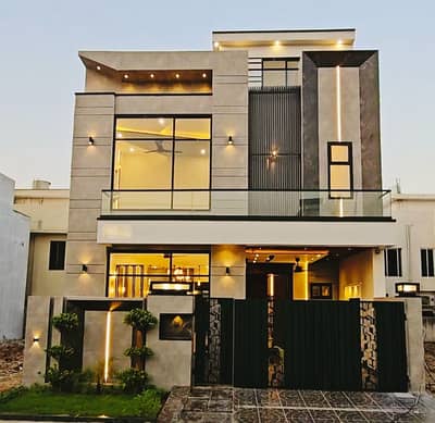5 MARLA BRAND NEW ULTRA MODERN HOUSE FOR SALE NEAR TO PARK