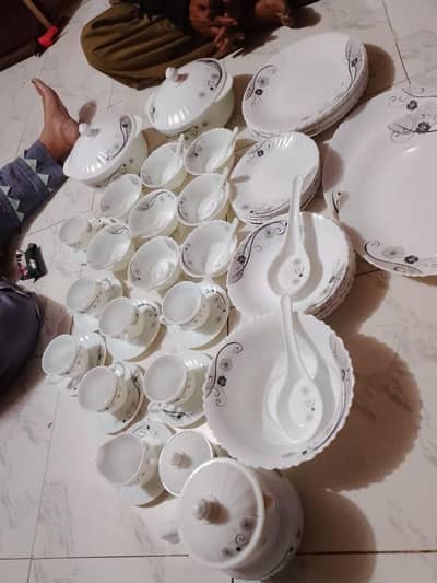 chin bull dinner set