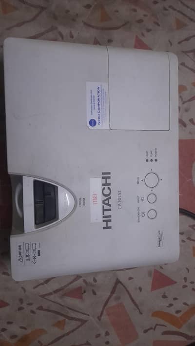 Hitachi projector 200 inch screen banata he , school,  matches k liye