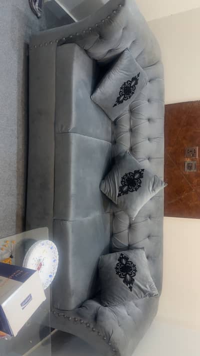 5seeter sofa beautiful gray calour