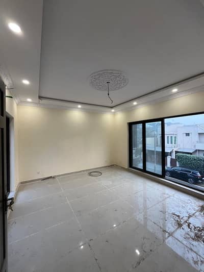 10 MARLA 4 BEDROOM BRAND NEW HOUSE AVAILABLE FOR RENT WITH 10 KVA SOLAR