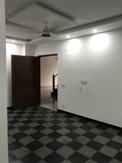 2 BEDROOM APARTMENT AVAILABLE FOR RENT