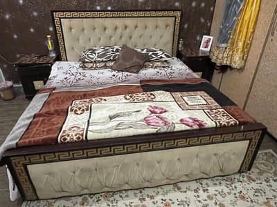 bed 2 saide table without matterss