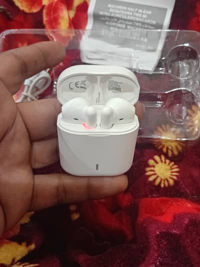 miniso k earphones hain new hai use b ni kiye 10/10 condition hai