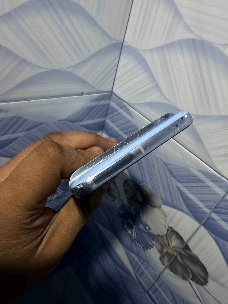 Google pixel 8 pro ( panel dot ) 1