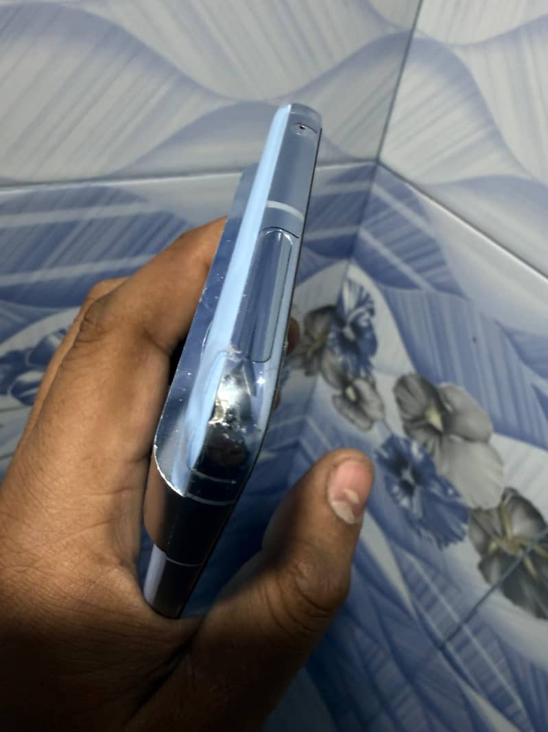 Google pixel 8 pro ( panel dot ) 6