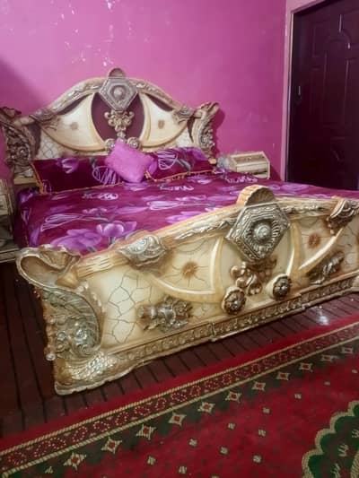 4 piece furniture bed , almari, singer mez, showcase