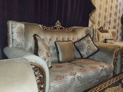 Comfortable and luxury sofa set for sale