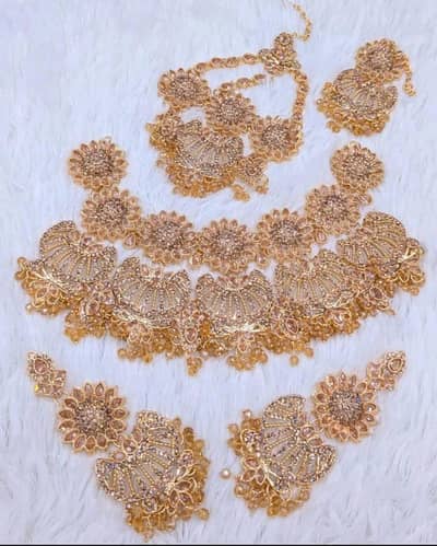 Girls necklace Bridal ziricon and stones artificial set .