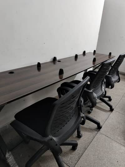 All new conditions office chair and table