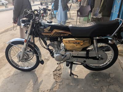 Honda 125 Special Edition Gold