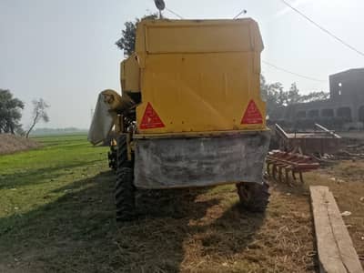 New Holland Harvester Machine 8060
