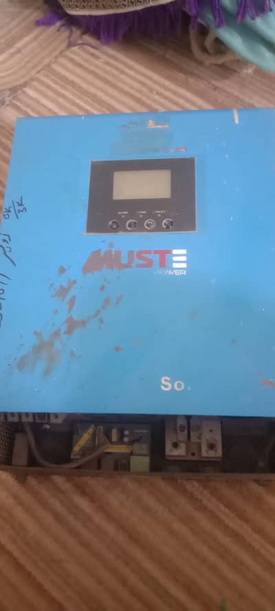 Solar inverter  3kw mppt controller pe b chalt hai  2 batry lagti hai