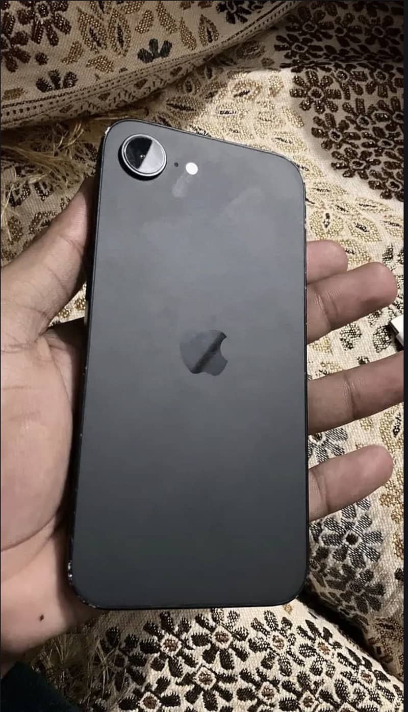 Iphone 16e 3